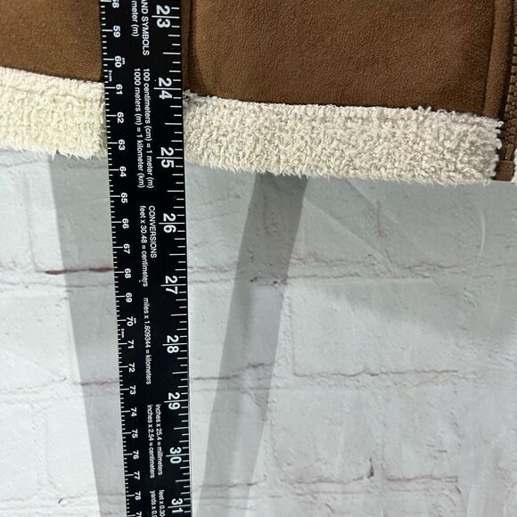 Cabelas Vest   - Picture 3 of 5